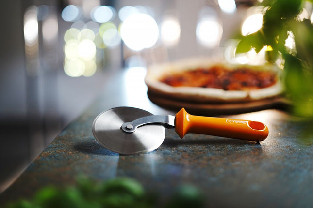 Heavy-Duty Pizza Cutter | HENDI Pizzer | Designed by Robert Bronwasser | Ø97x240mm | Orange 2