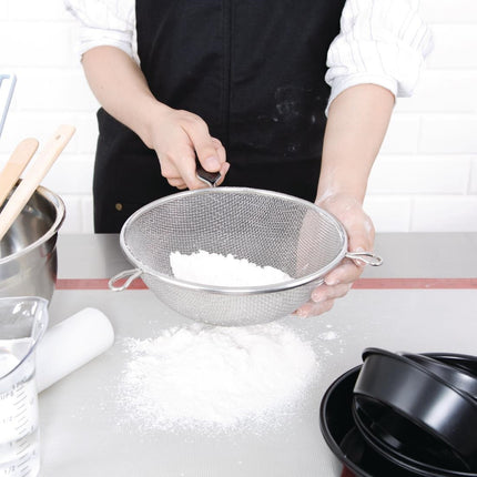 Heavy-Duty 200mm Sieve with Double Mesh and Wooden Handle | Vogue 3