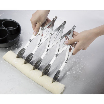 5-Wheel Extendable Dough Cutter 49cm | Vogue 5