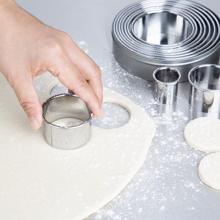 Vogue Stainless Steel Round Smooth Cookie Cutters 5