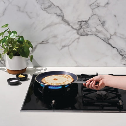 Aluminium Non-Stick Teflon Platinum Plus Crêpe Pan 26cm | Vogue 4