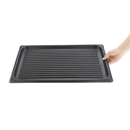 1.6mm Thick Ribbed Aluminium Non-Stick Grill Plate with Sloped Edge | Vogue 2